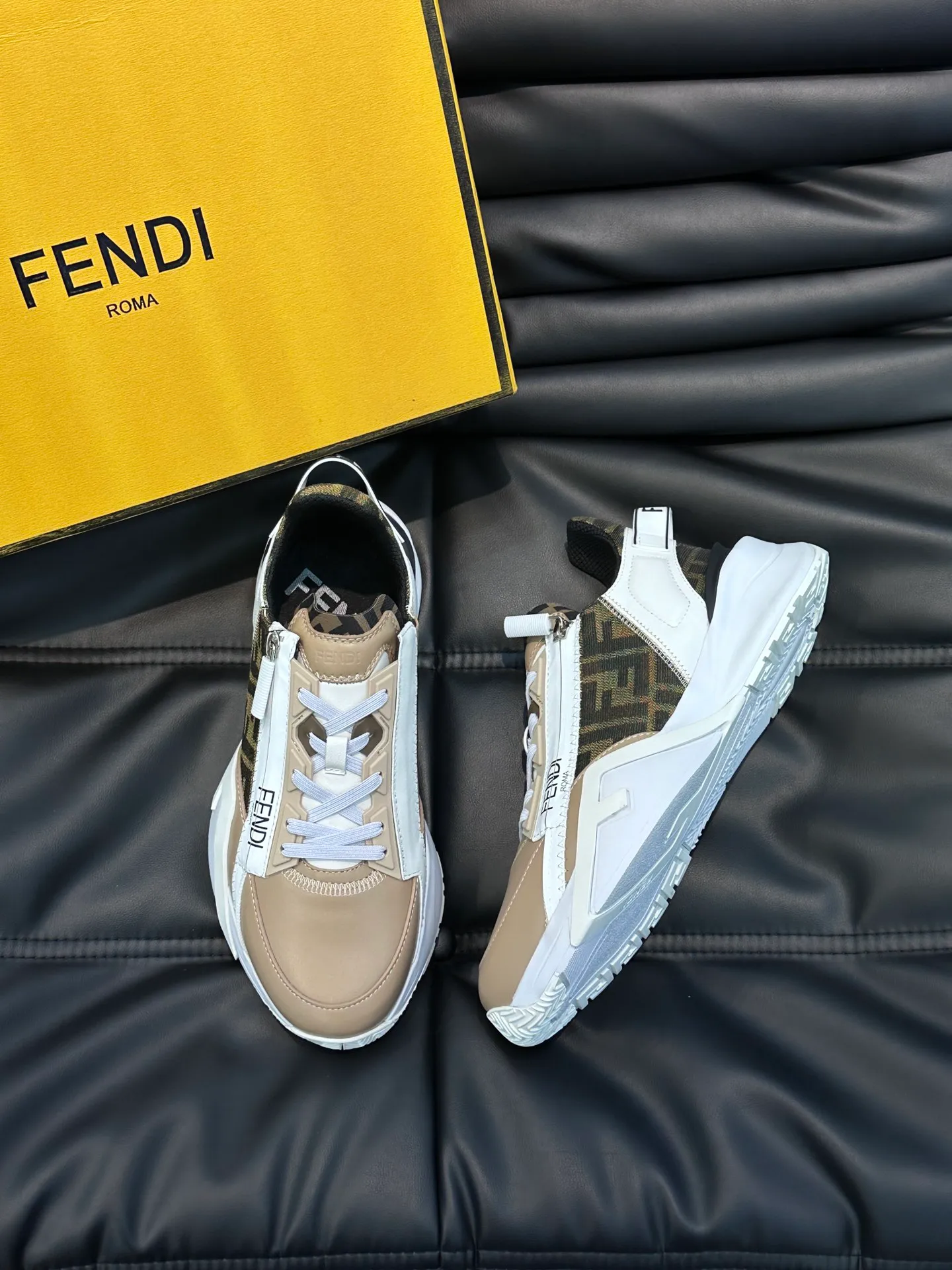 Men's shoes 💰p560 "Fend*" new men's casual sports shoes, equipped with elastic straps, side zippers, and corrugated soles engraved with F. Embossed Fendi Flow lettering on the heel. Made of technical fabric and a mix of blue and suede. Decorated with Lycra® details. FF graphic tongue. Ultra-light and wear-resistant EVA sole. Size: 38-44